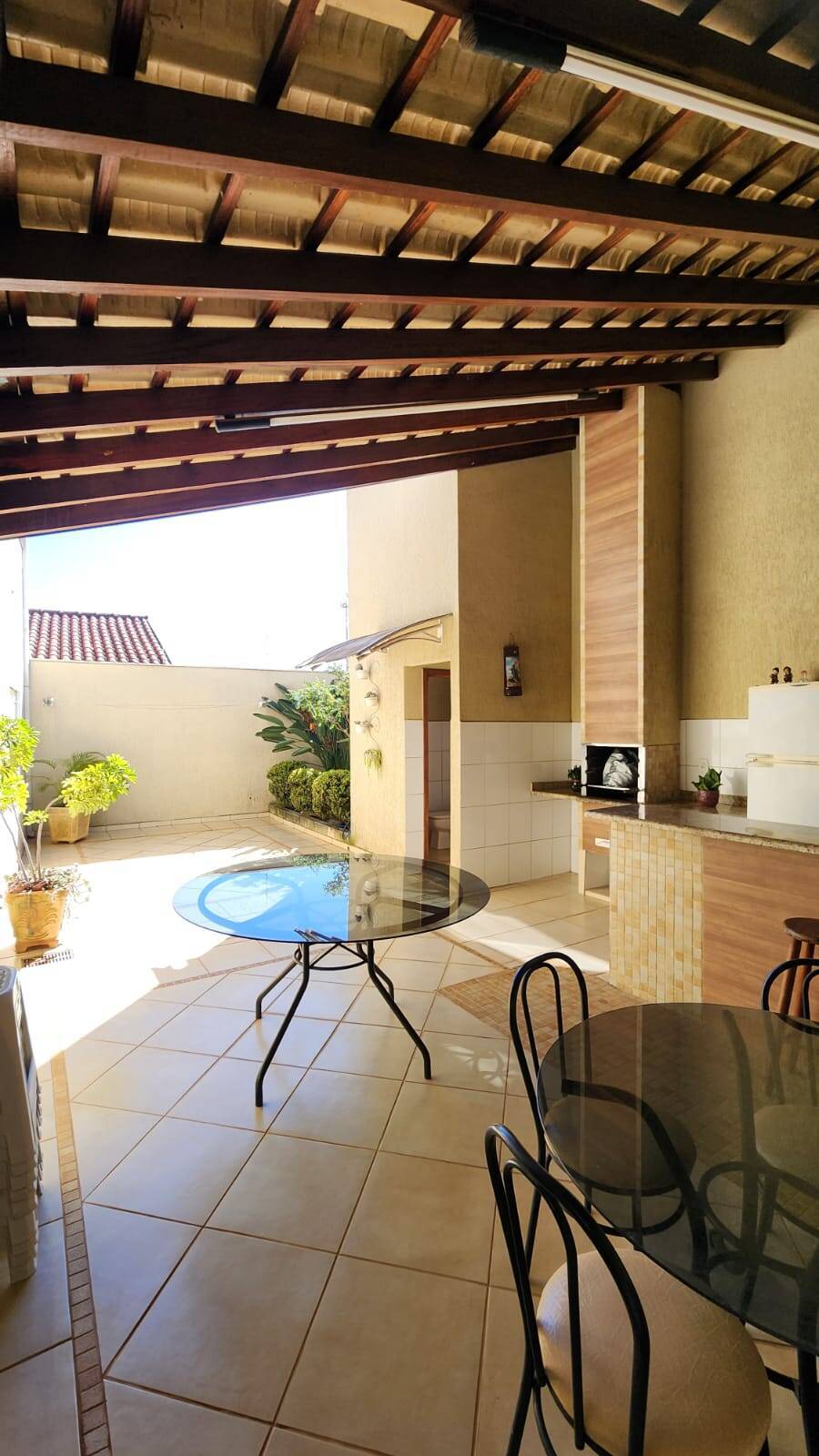 Casa, 4 quartos, 220 m² - Foto 1