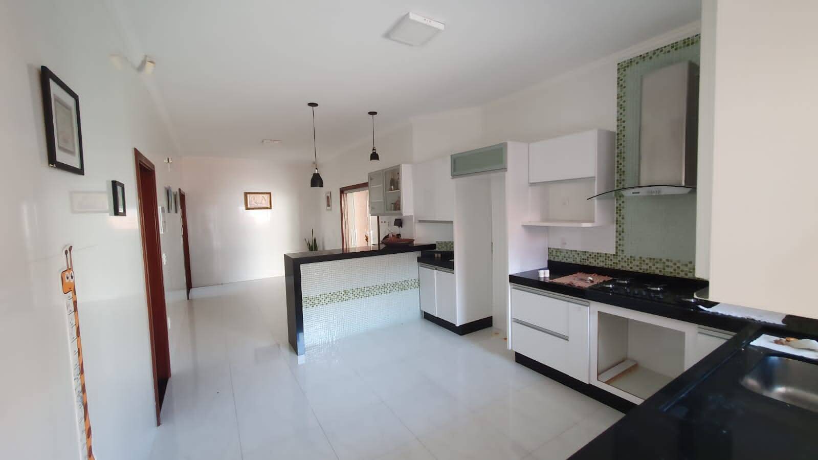 Casa, 4 quartos, 214 m² - Foto 2