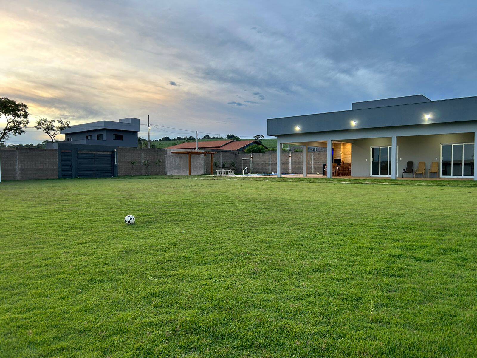Chácara à venda com 3 quartos, 2000m² - Foto 1