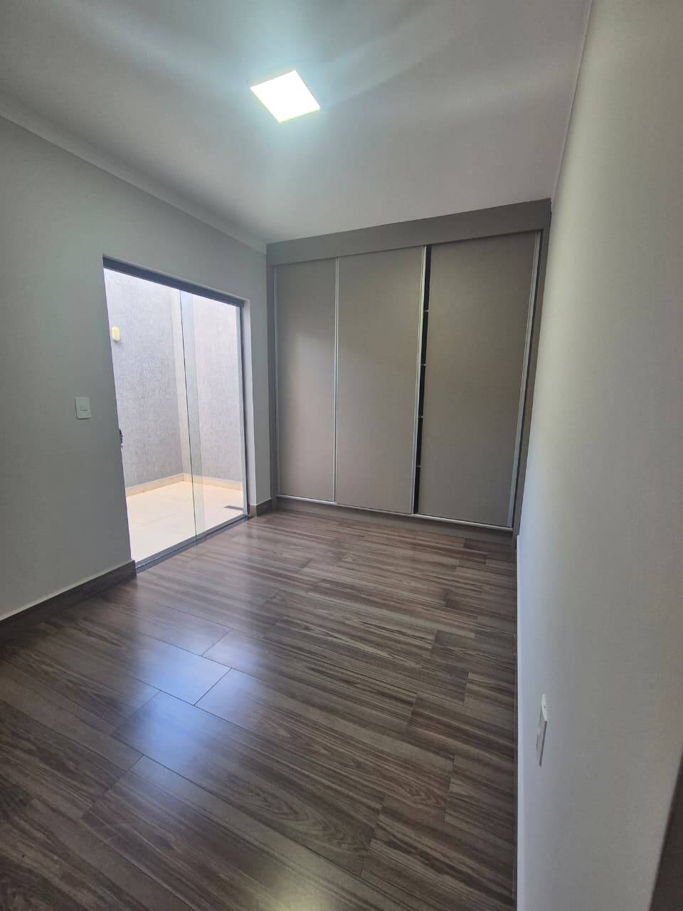 Casa à venda com 2 quartos, 100m² - Foto 2