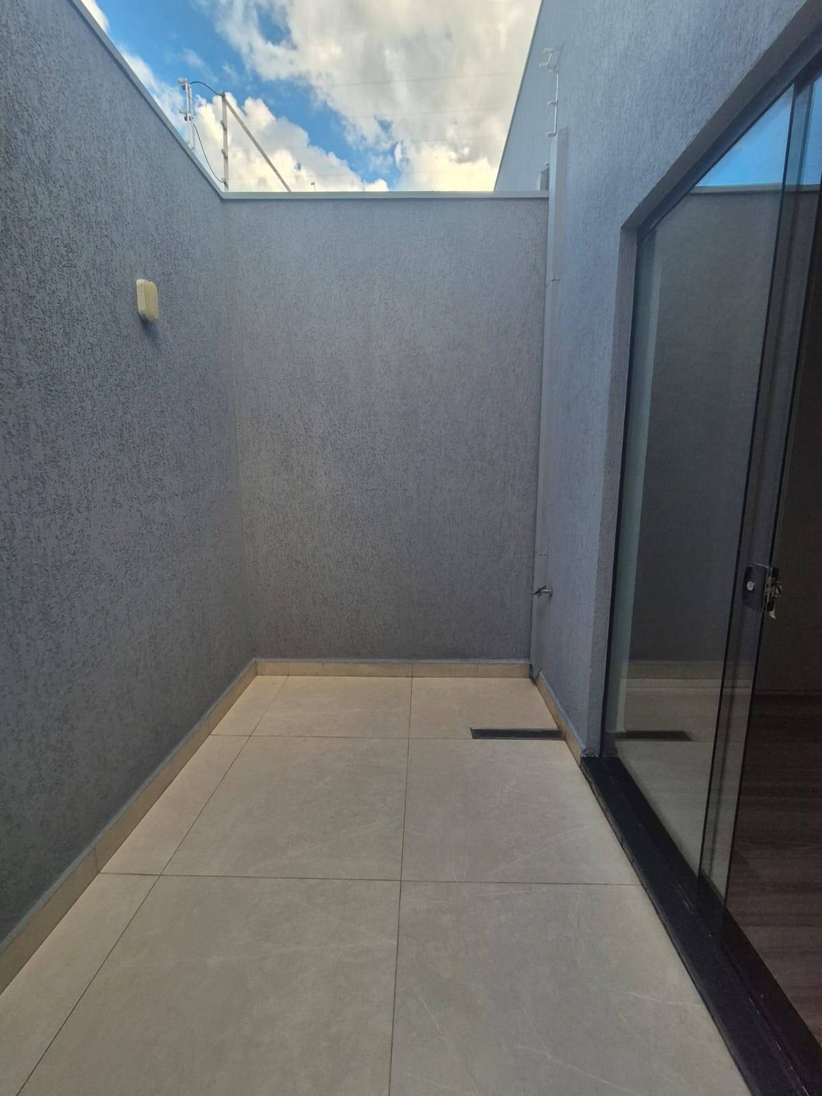 Casa à venda com 2 quartos, 100m² - Foto 3