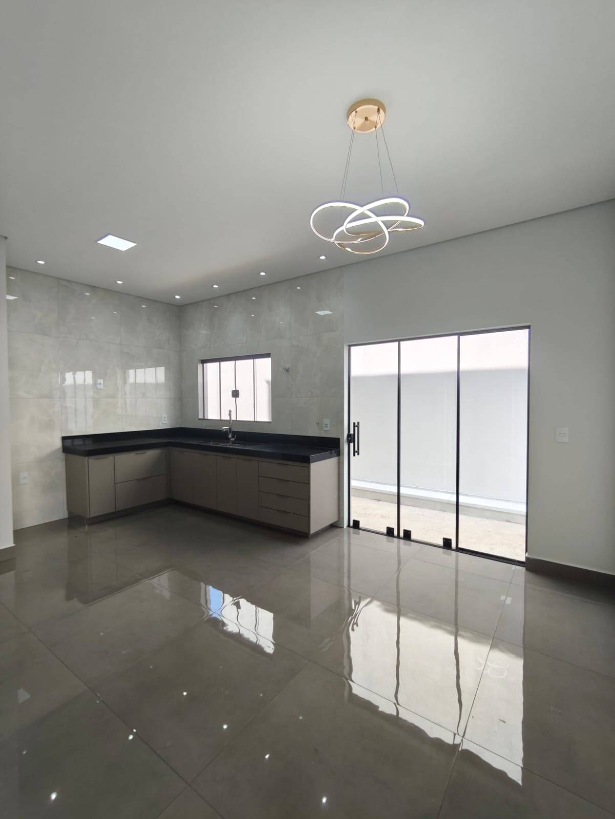 Casa, 2 quartos, 70 m² - Foto 1