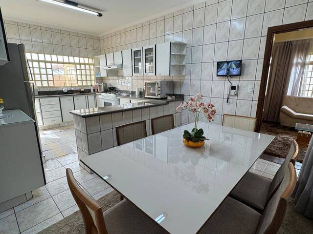#723 - Casa para Venda em Franca - SP - 2